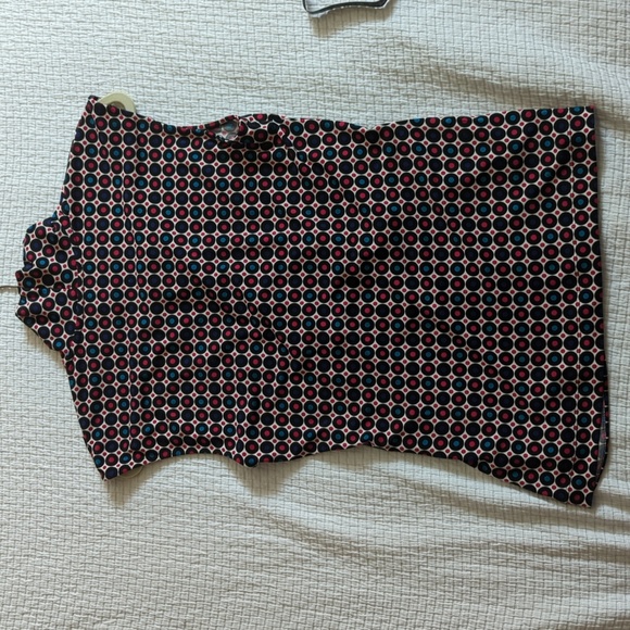 Fun Patterned Sleeveless Lightweight Dress Shirt with Ruche Detail on One Side - Picture 5 of 5